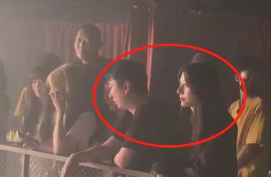 吃瓜q群网红,揭秘网络红人的幕后生活 第2张 吃瓜q群网红,揭秘网络红人的幕后生活 第2张